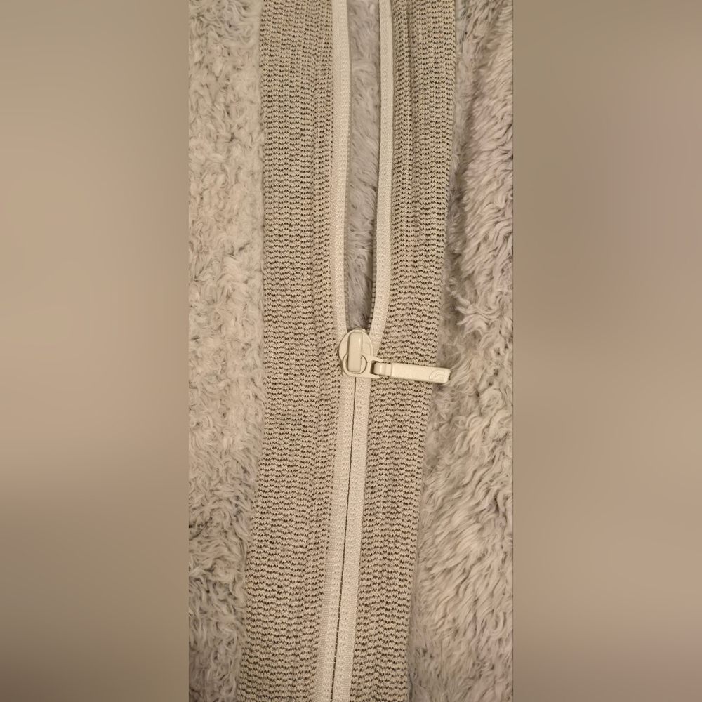 The North Face Beige and Gray Fleece Jacket - Picture 2 of 5